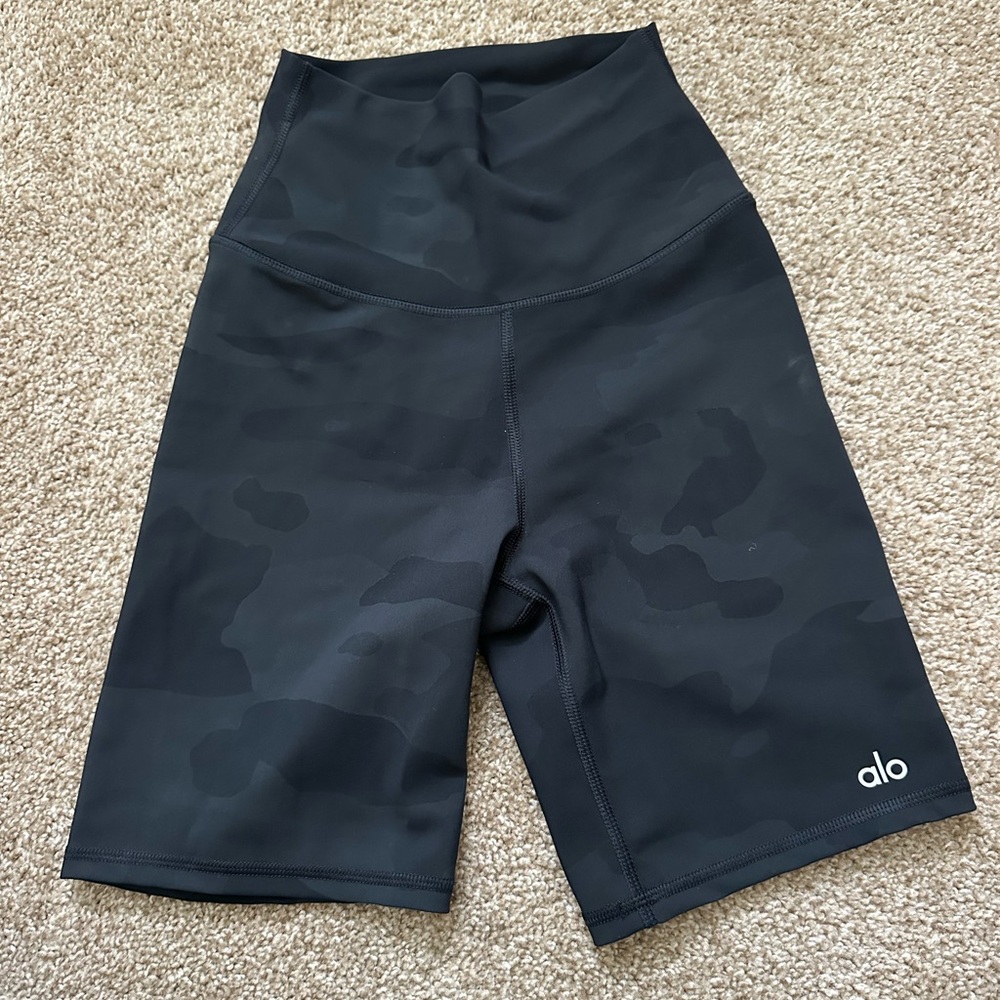 ALO Yoga Women's Camouflage Black Bike Shorts